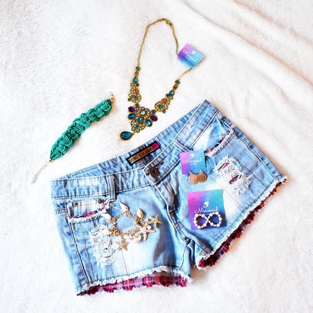 Distressed jean shorts with